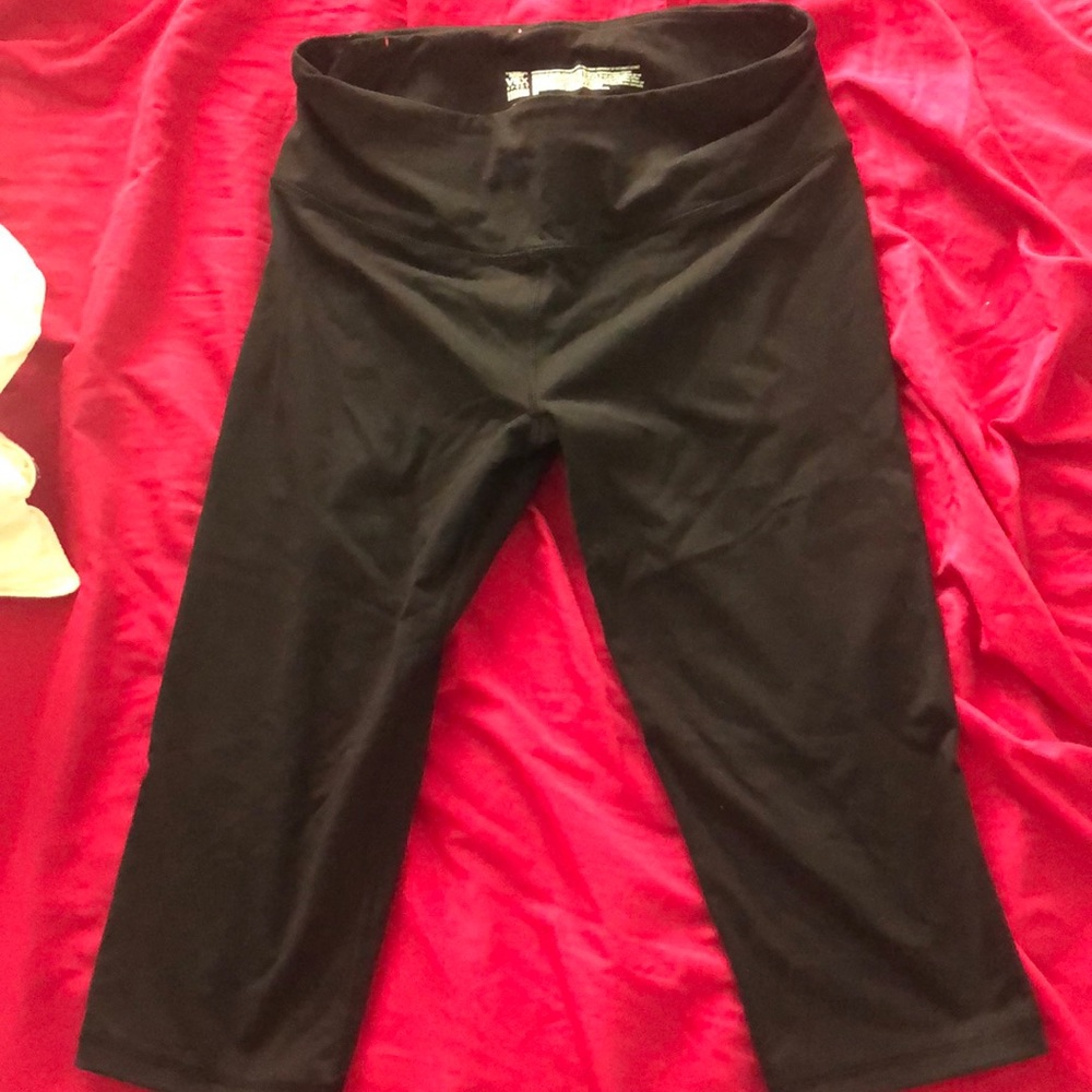 VS Sport Capri Leggings